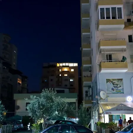 公寓 Amis House Durrës